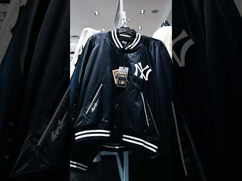 The Yankee Stadium Team Store in section 119 is the perfect place to get game day gear 🔥