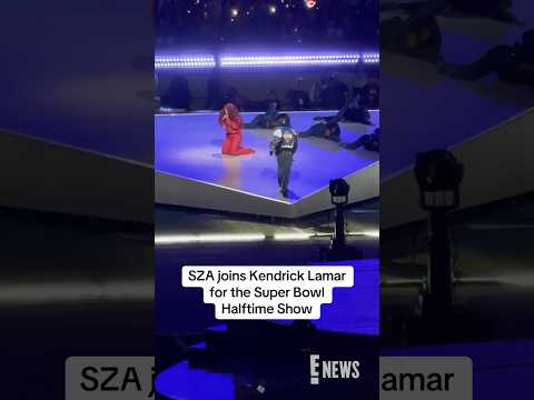 SZA joins Kendrick Lamar for the #SuperBowl Halftime Show. 😍