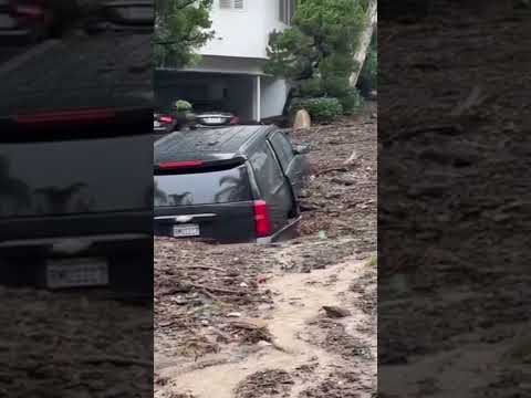 Deadly mudslides hit Los Angeles neighborhood in California